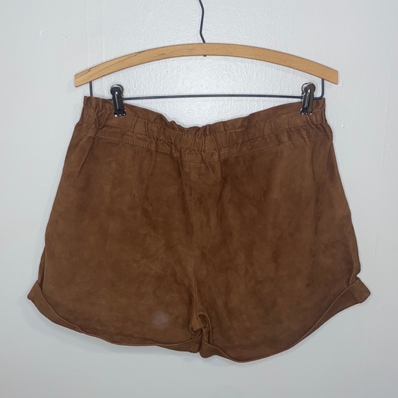 🪿Adorable brown leather shorts! - Picture 7 of 9